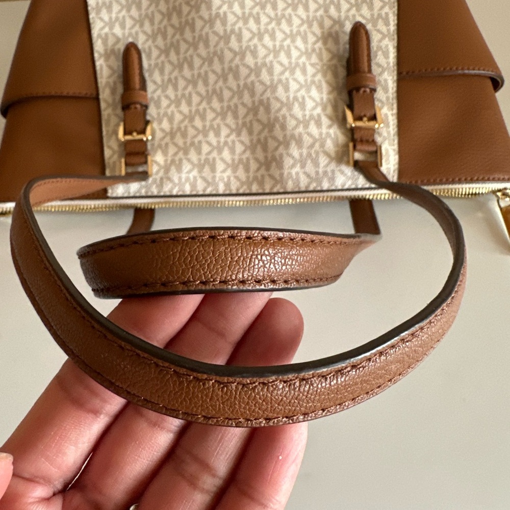 Michael Kors Tan and White Tote Bag - Picture 10 of 15